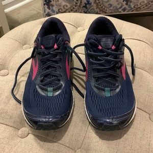 Brooks Ghost 10 Size 9